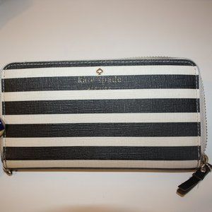 Kate Spade Zip wallet